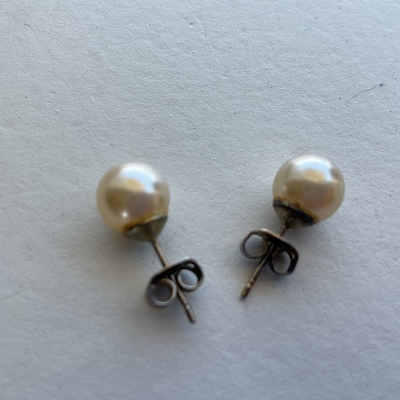 Faux pearl bracelet and earrings set. Vintage. Post pierced - Picture 7 of 10